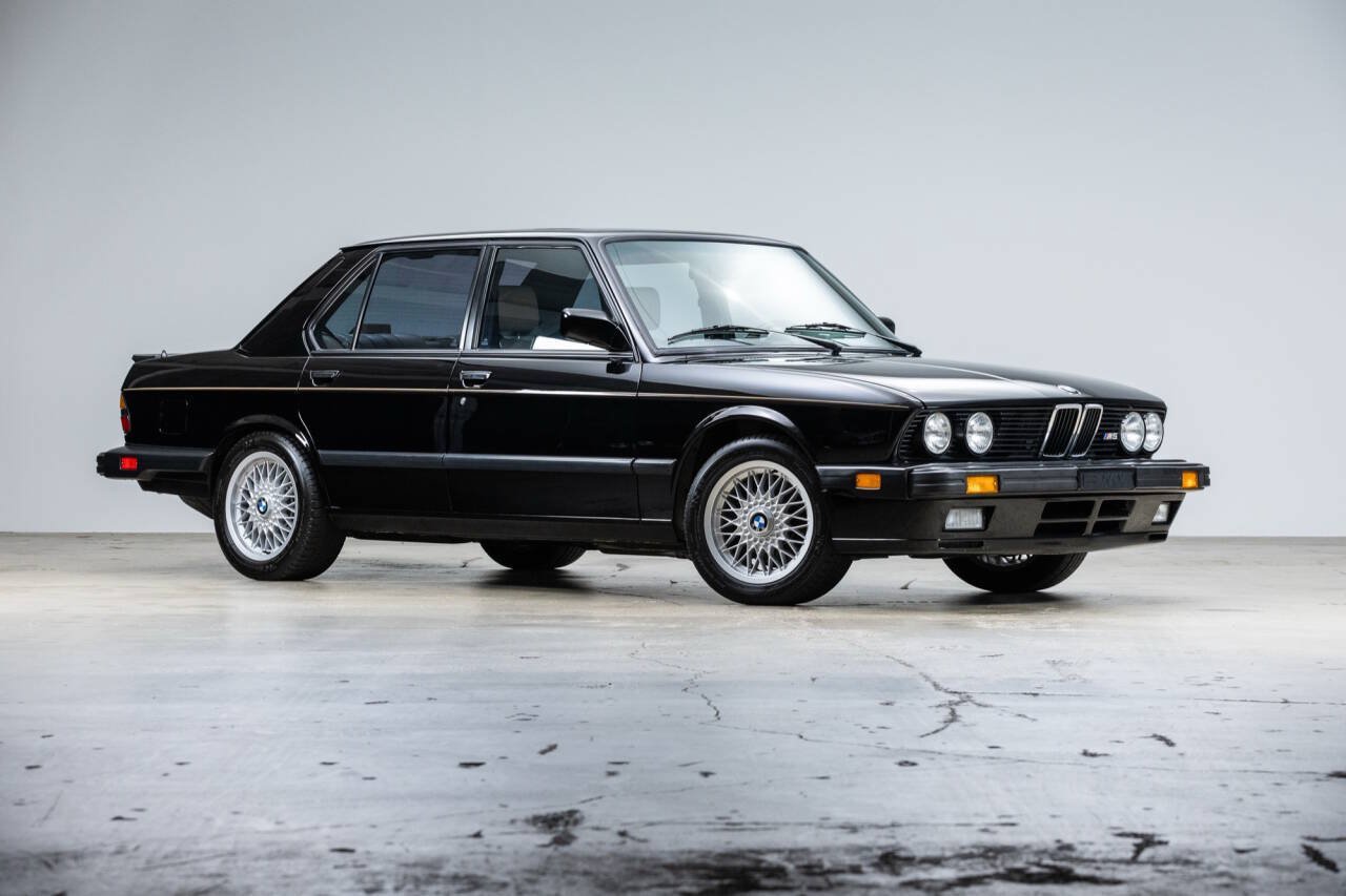Used 1988 BMW M5 RWD image 3