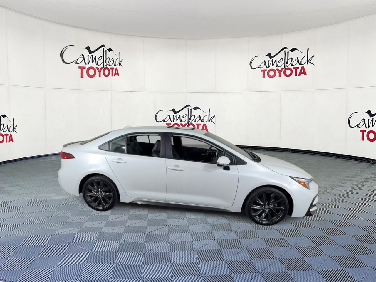 Used 2024 Toyota Corolla XSE FWD image 4