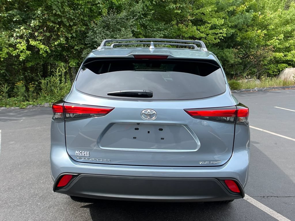 Used 2022 Toyota Highlander XLE AWD/4WD image 4