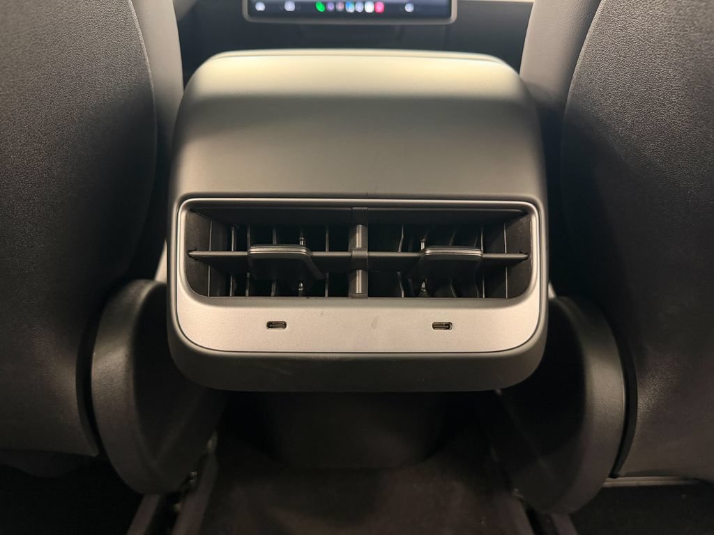 Used 2024 Tesla Model Y Long Range AWD/4WD image 18