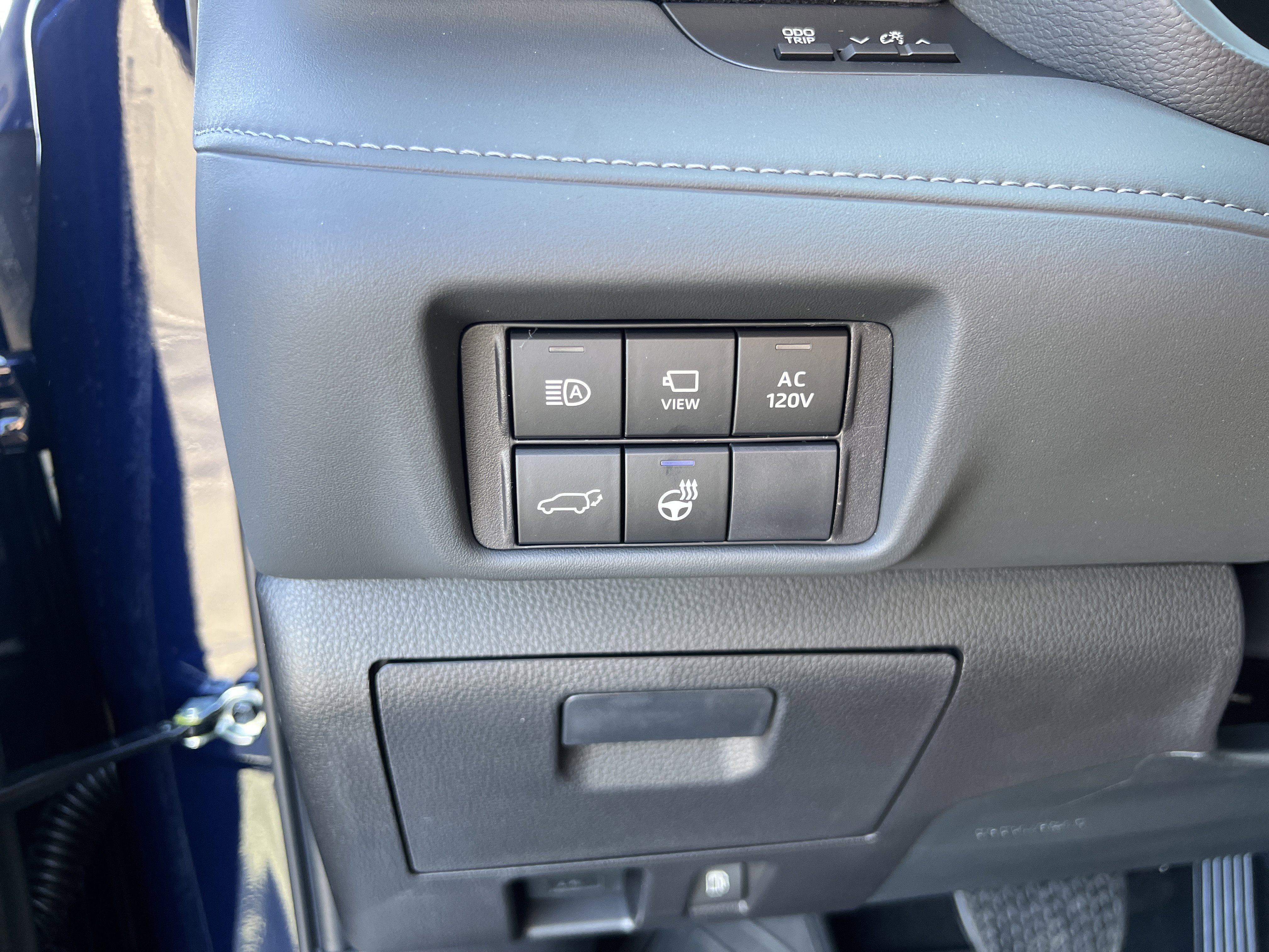 New 2026 Toyota Highlander Platinum image 18