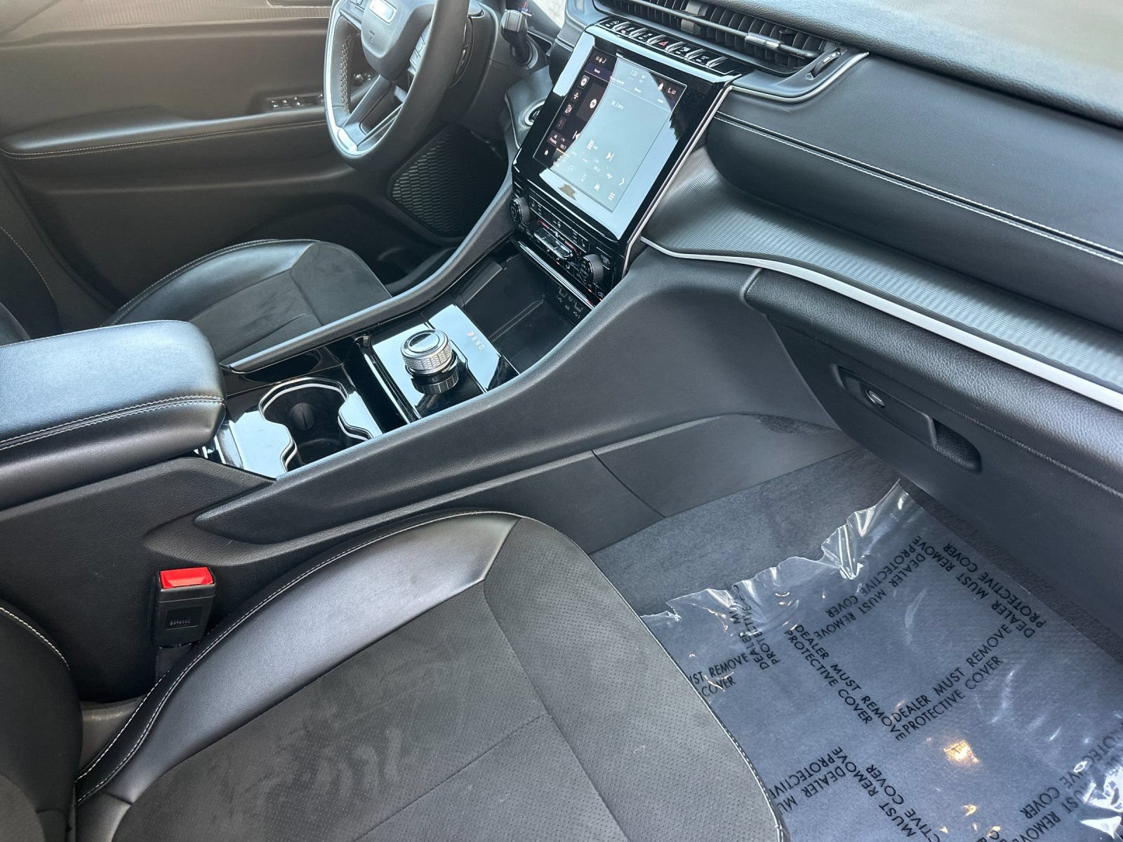 Used 2023 Jeep Grand Cherokee Altitude RWD image 18