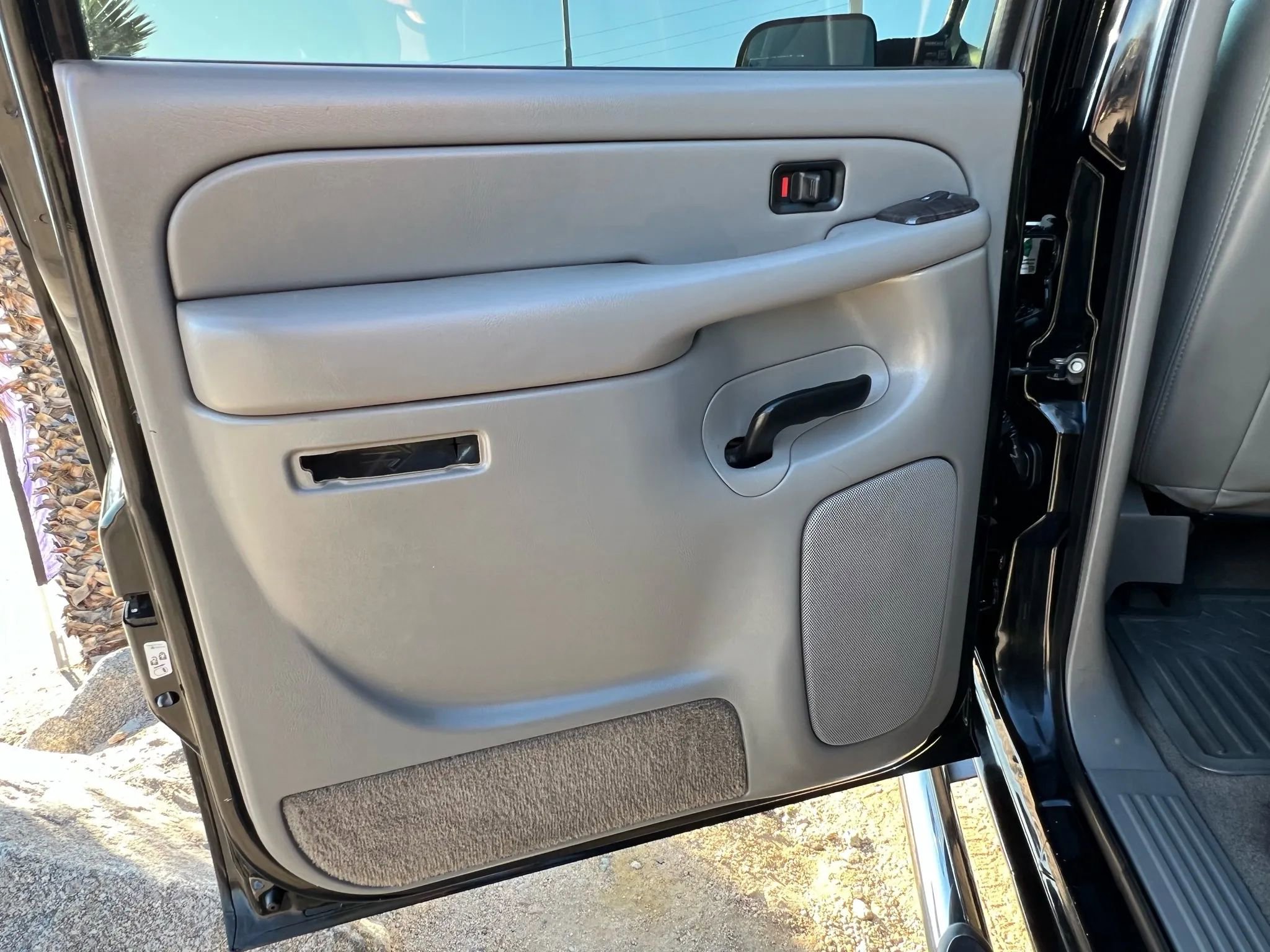 Used 2004 GMC Sierra 2500 SLT w/ Heavy-Duty Power Package AWD/4WD image 15