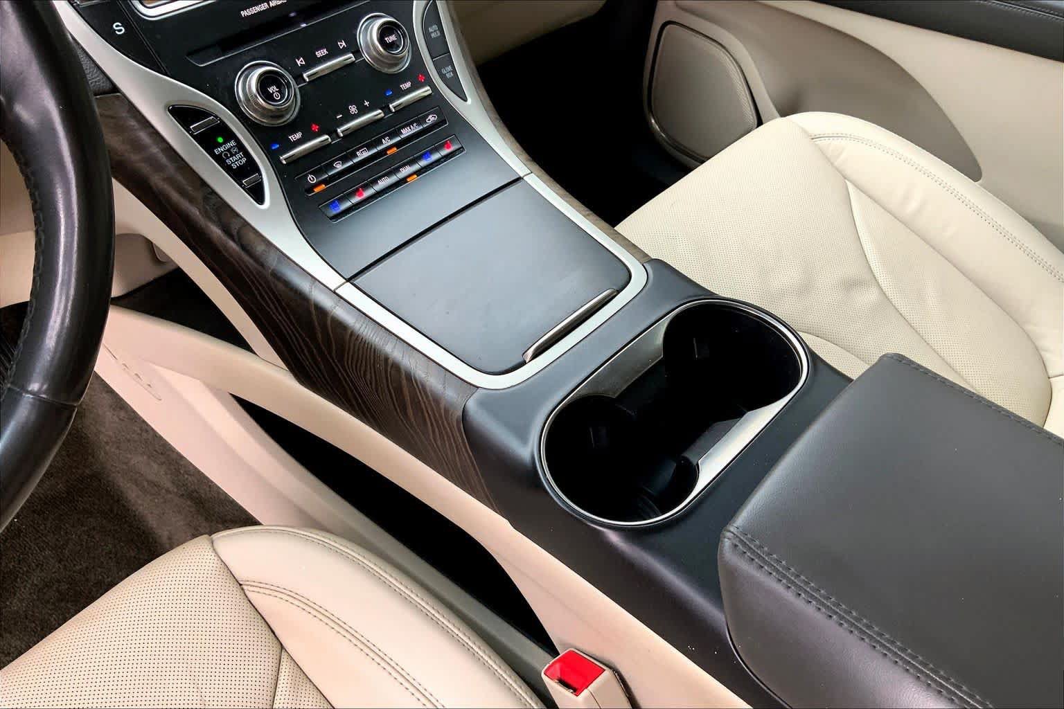 Used 2017 Lincoln MKX Reserve w/ Lincoln MKX Climate Package FWD image 15