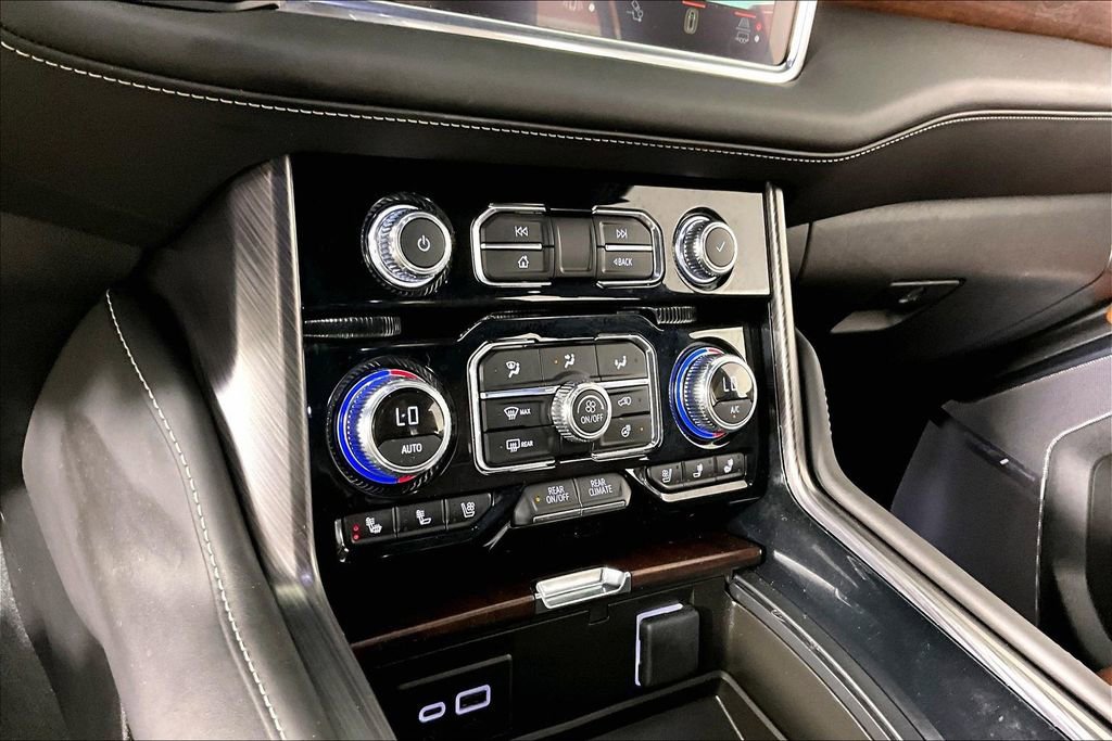 Certified 2024 GMC Yukon Denali Ultimate w/ LPO, Illumination Package AWD/4WD image 14