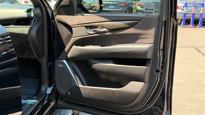 Used 2017 Cadillac Escalade Platinum AWD/4WD image 37