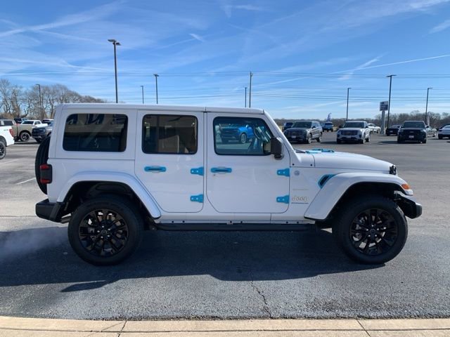 Used 2024 Jeep Wrangler Unlimited Sahara w/ Technology Group image 4