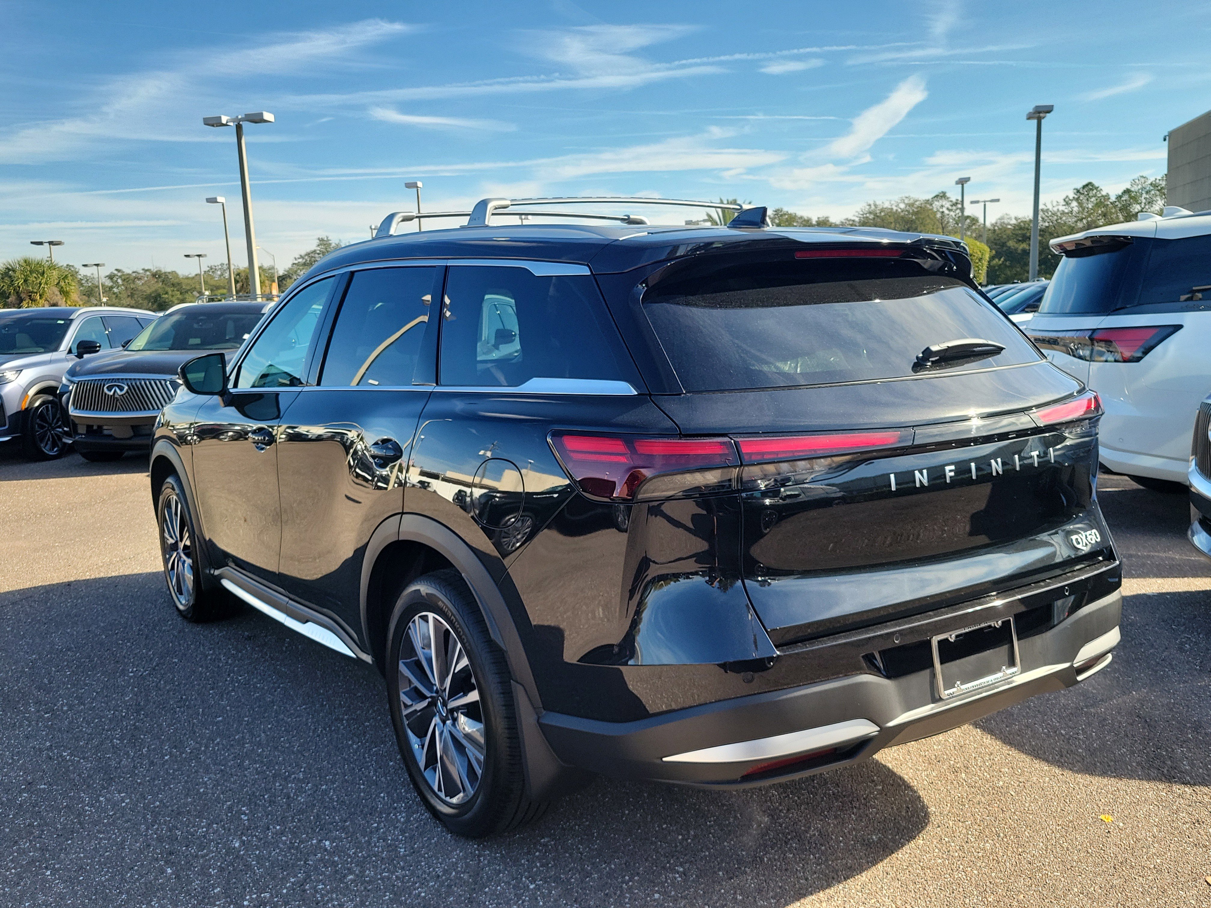 New 2026 INFINITI QX60 Luxe w/ Family Package image 4