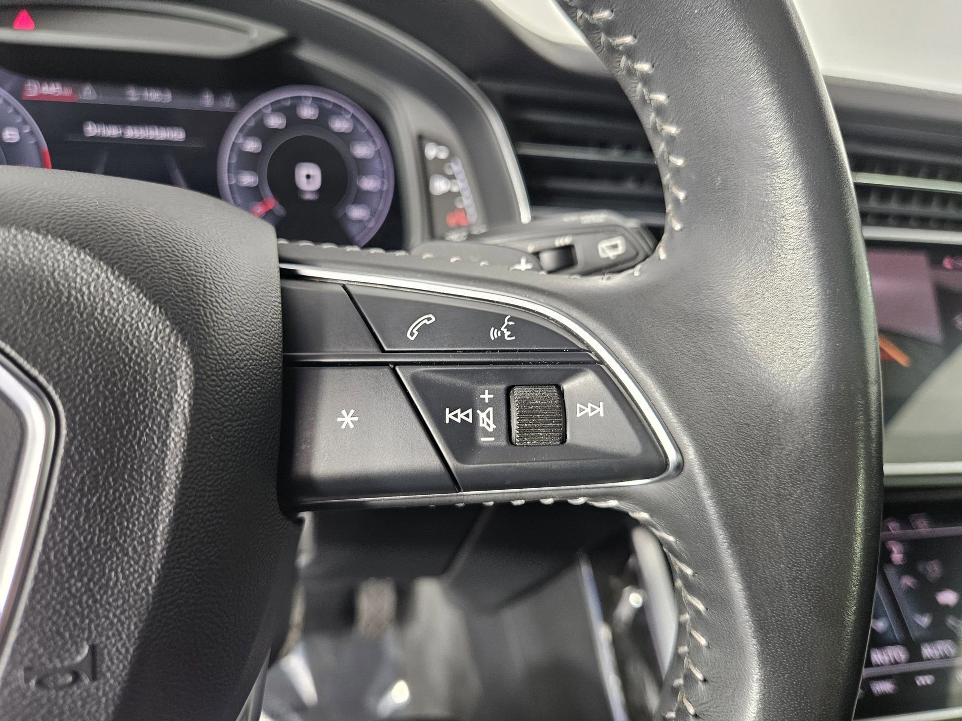 Used 2020 Audi Q8 Premium Plus w/ Premium Plus Package AWD/4WD image 24