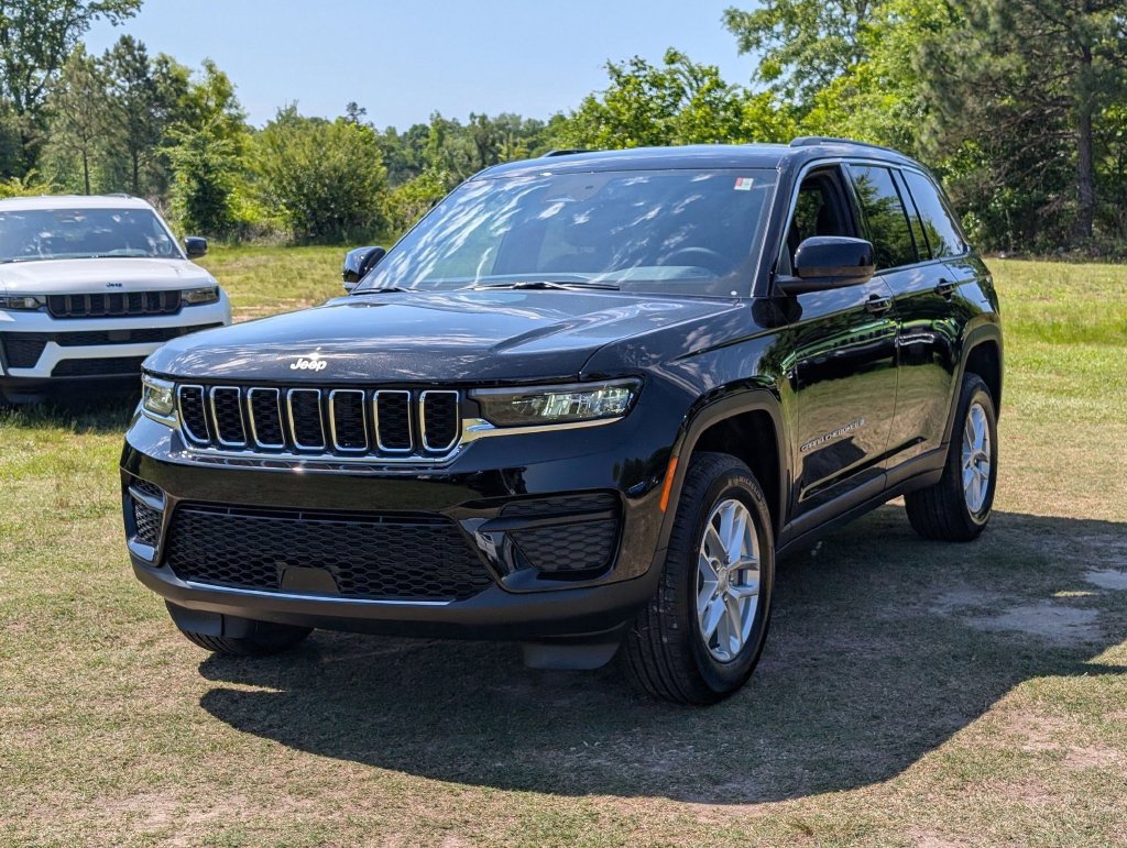 New 2026 Jeep Grand Cherokee Laredo RWD image 4