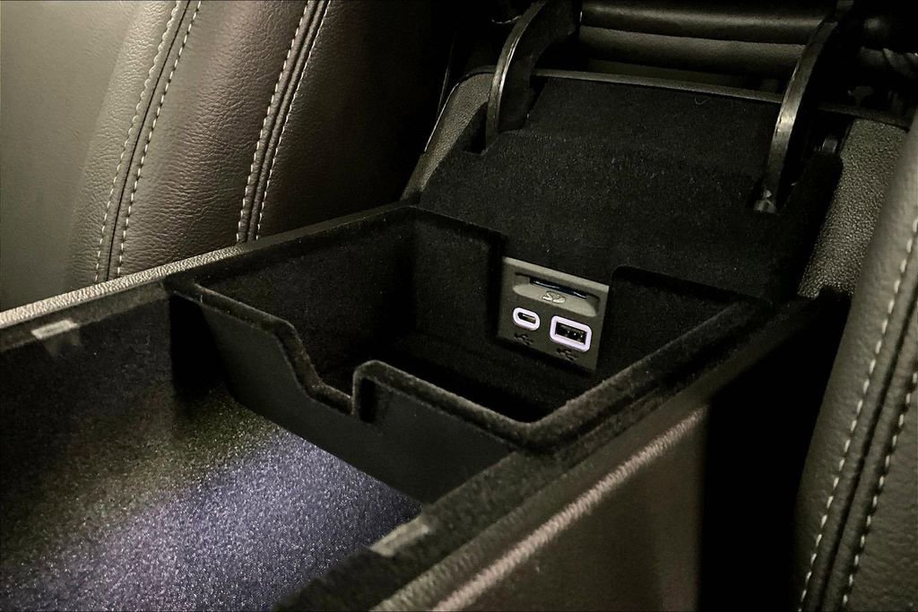 Certified 2025 Cadillac XT6 Luxury AWD/4WD image 16