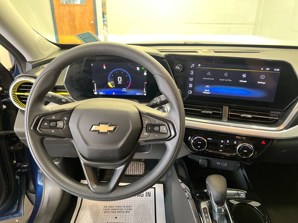 Used 2024 Chevrolet Trax LT FWD image 18