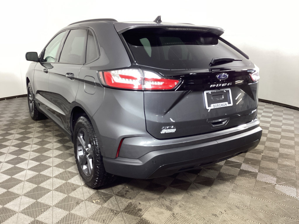 Used 2023 Ford Edge SEL w/ Sport Appearance Package image 4