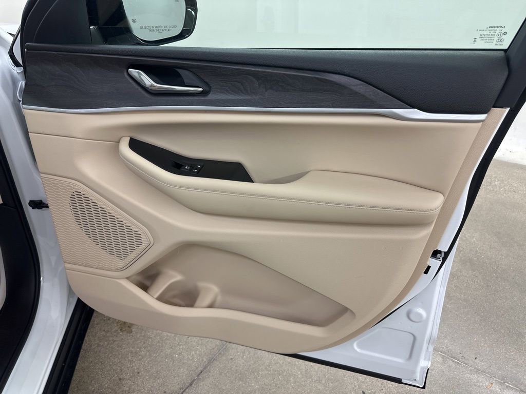 New 2025 Jeep Grand Cherokee Limited image 19