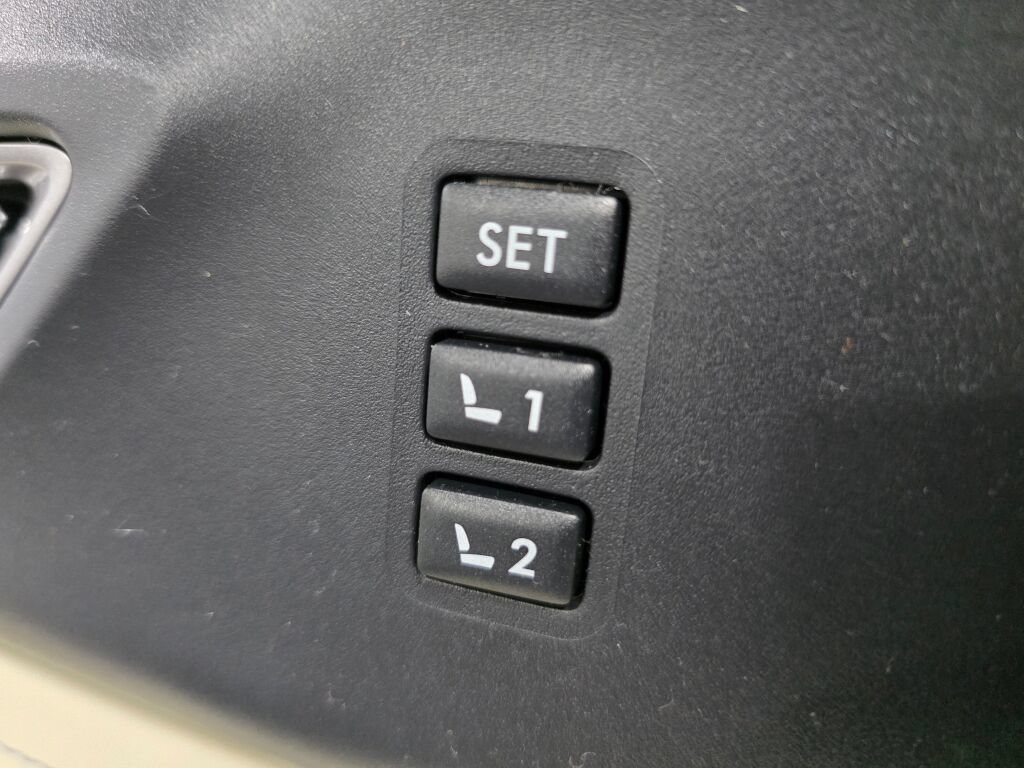 Used 2023 Subaru Ascent Limited w/ Technology Package AWD/4WD image 20