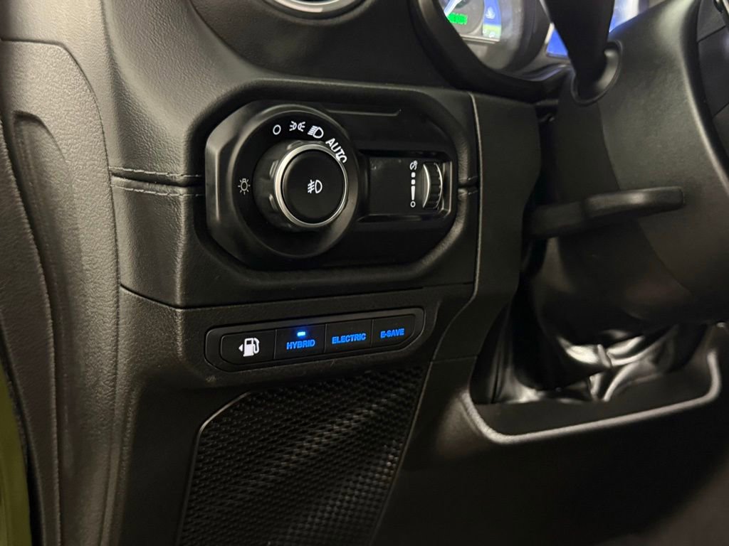 Used 2024 Jeep Wrangler Unlimited Sahara w/ Technology Group image 18