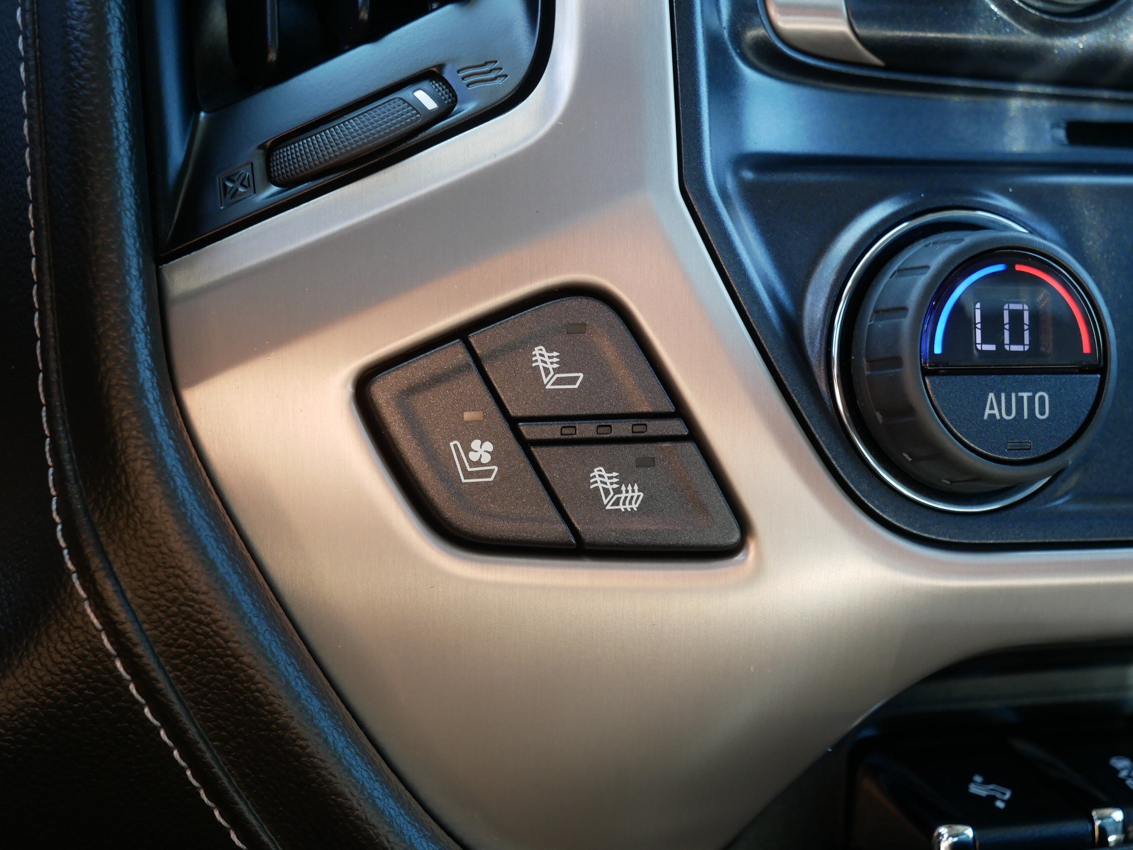 Used 2018 GMC Sierra 1500 Denali w/ Denali Ultimate Package AWD/4WD image 33