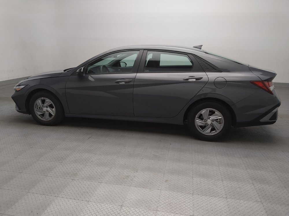 Used 2025 Hyundai Elantra SE w/ Cargo Package FWD image 3