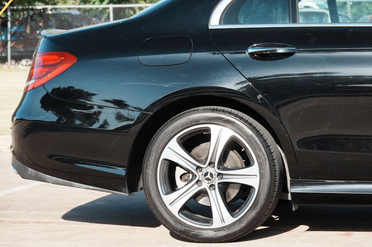 Used 2019 Mercedes-Benz E 300 image 28