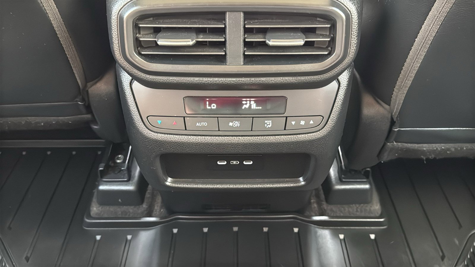 Used 2024 Honda Pilot Touring image 17