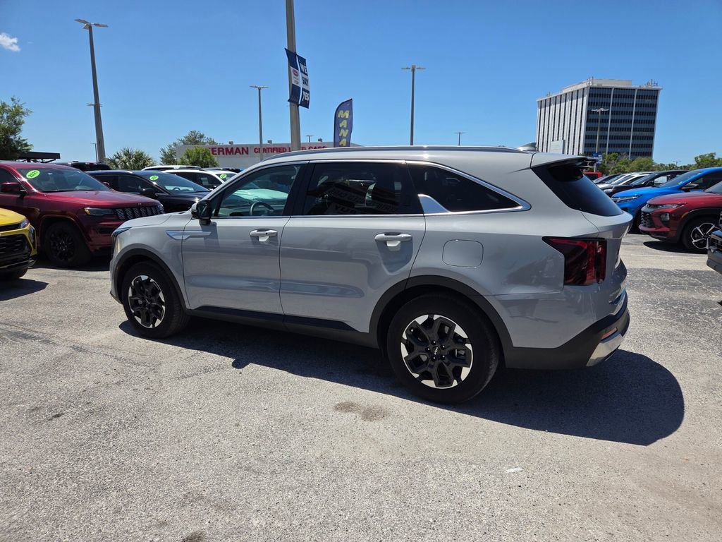 Used 2024 Kia Sorento S FWD image 11