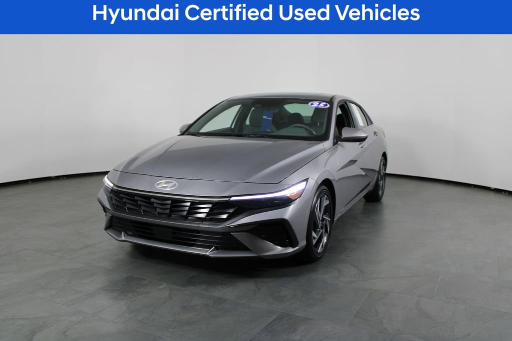 Used 2025 Hyundai Elantra SEL image 2