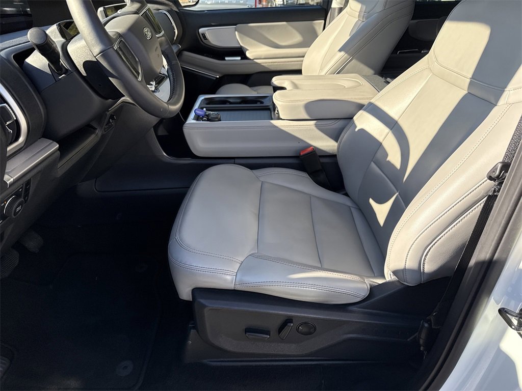 Used 2025 Ford Expedition Active image 9