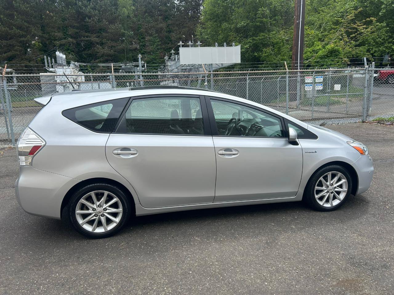 Used 2012 Toyota Prius V Five FWD image 4