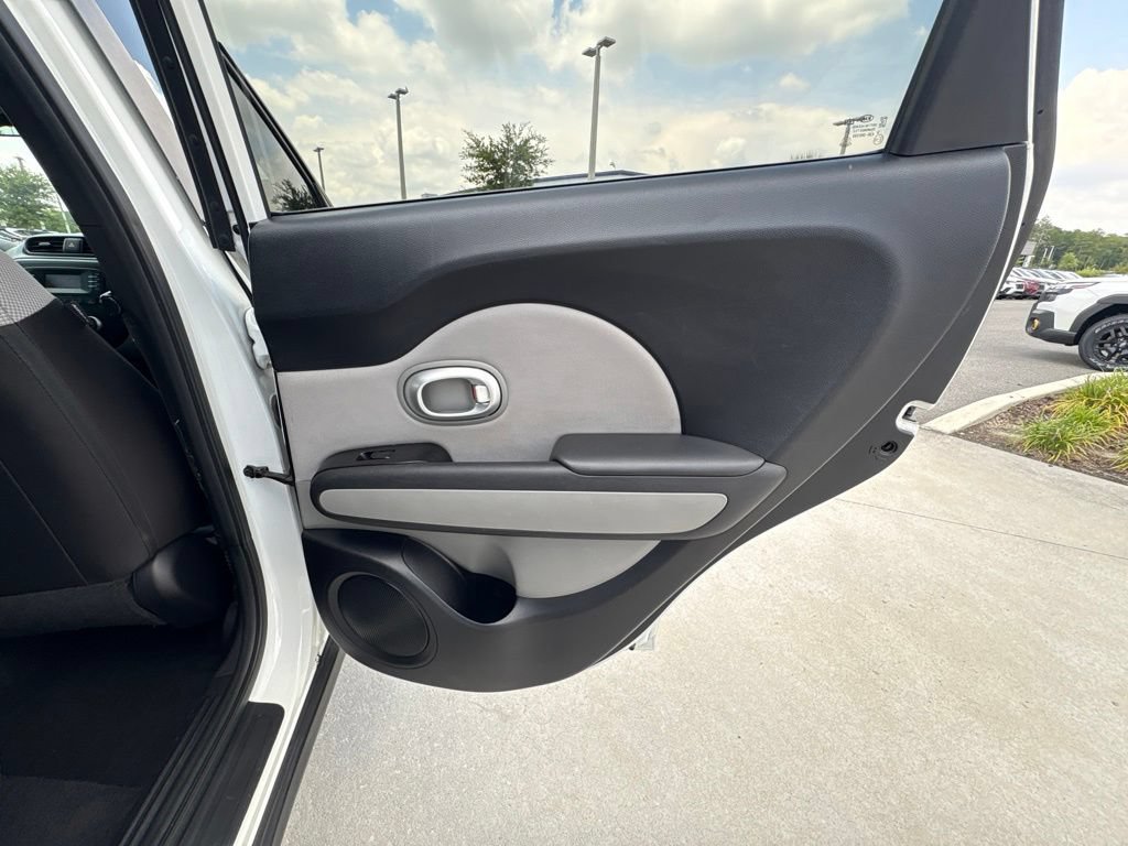 Used 2016 Kia Soul FWD image 17