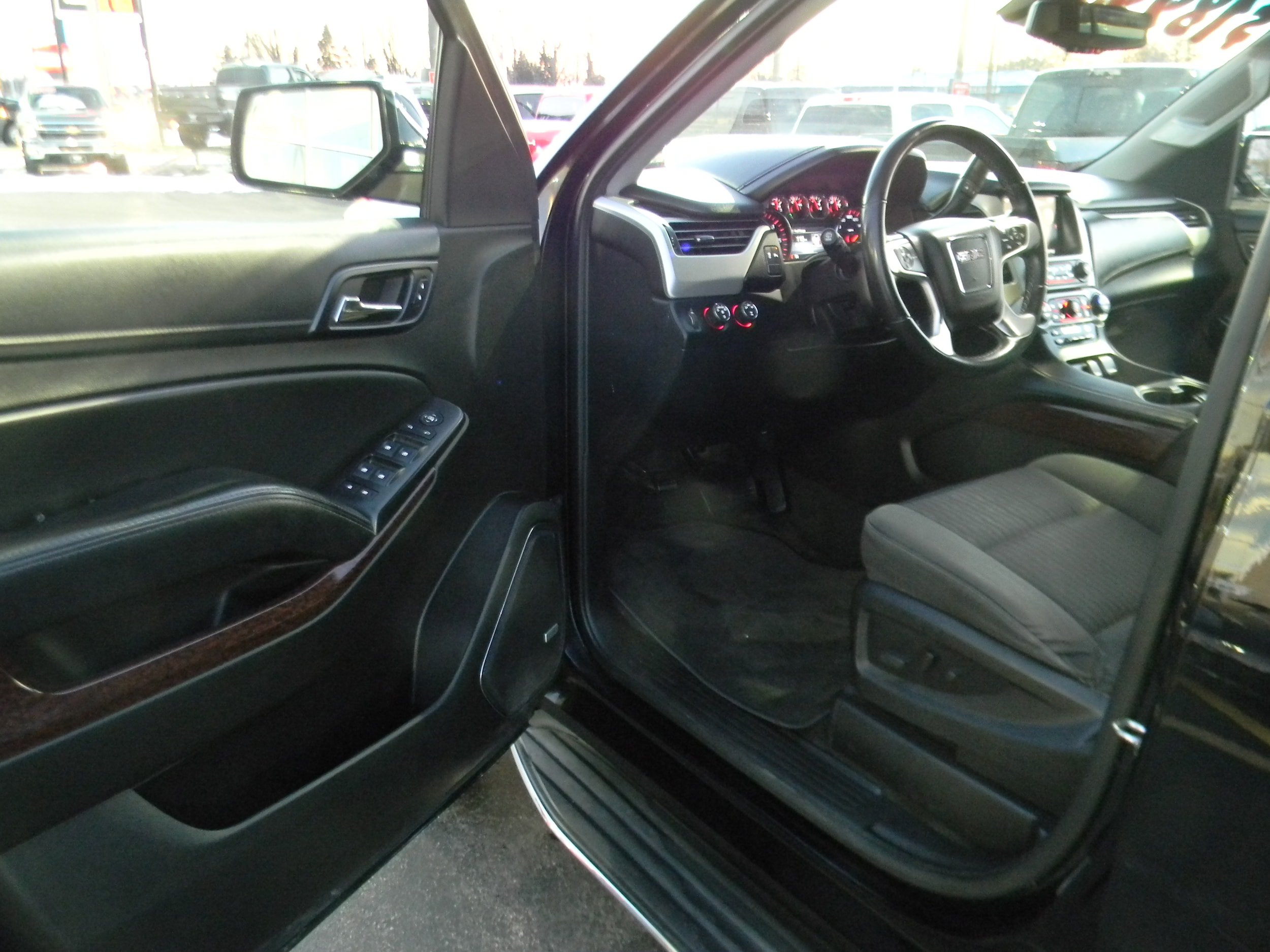Used 2015 GMC Yukon SLE AWD/4WD image 6