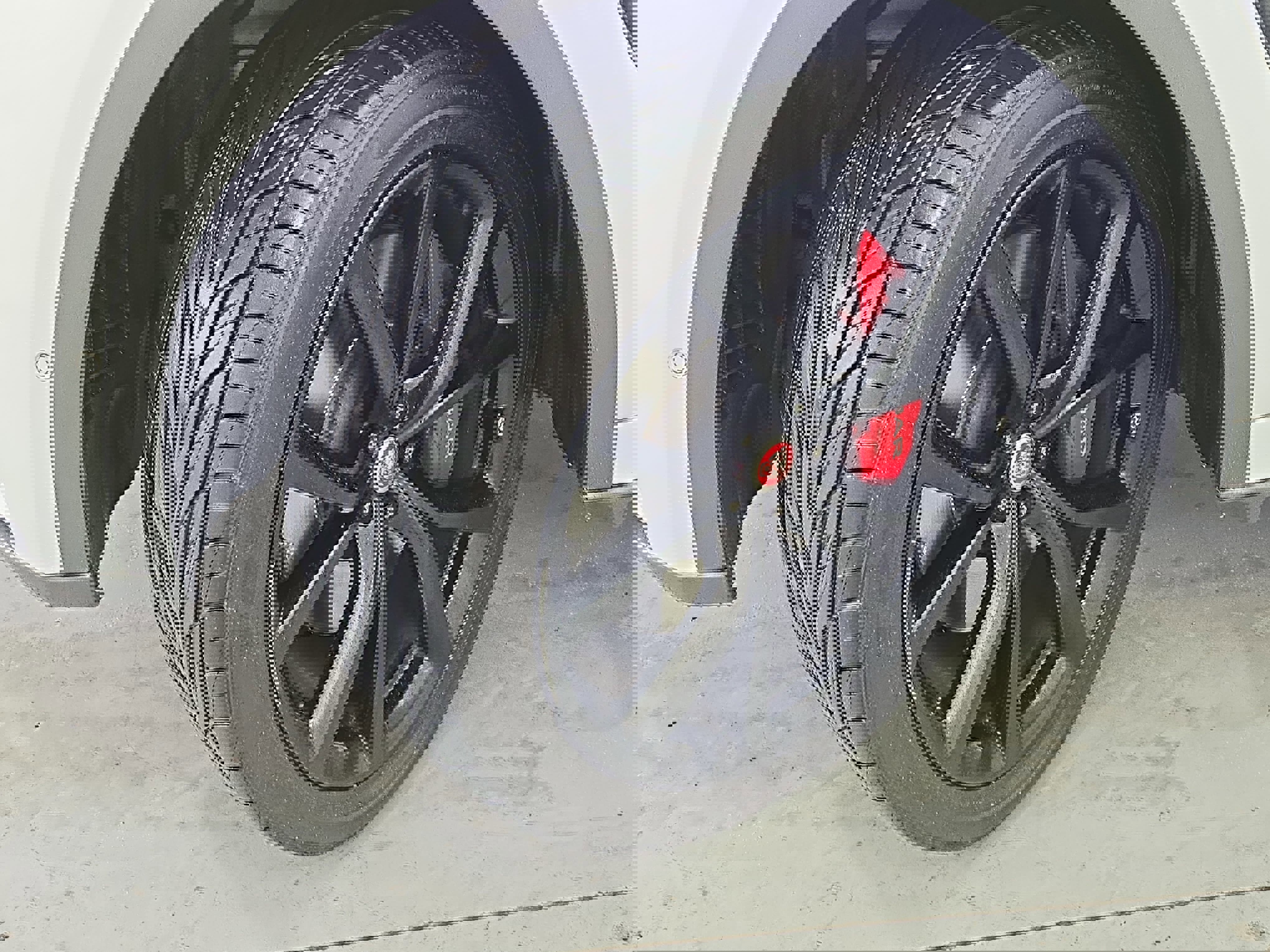 Used 2020 Jaguar F-PACE SVR image 33