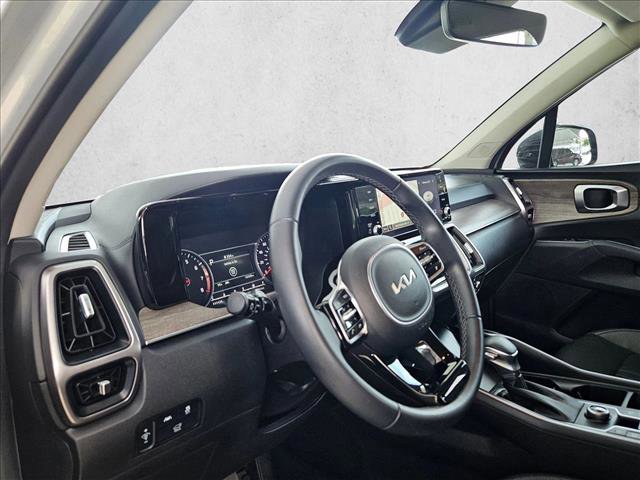 Used 2023 Kia Sorento EX image 9
