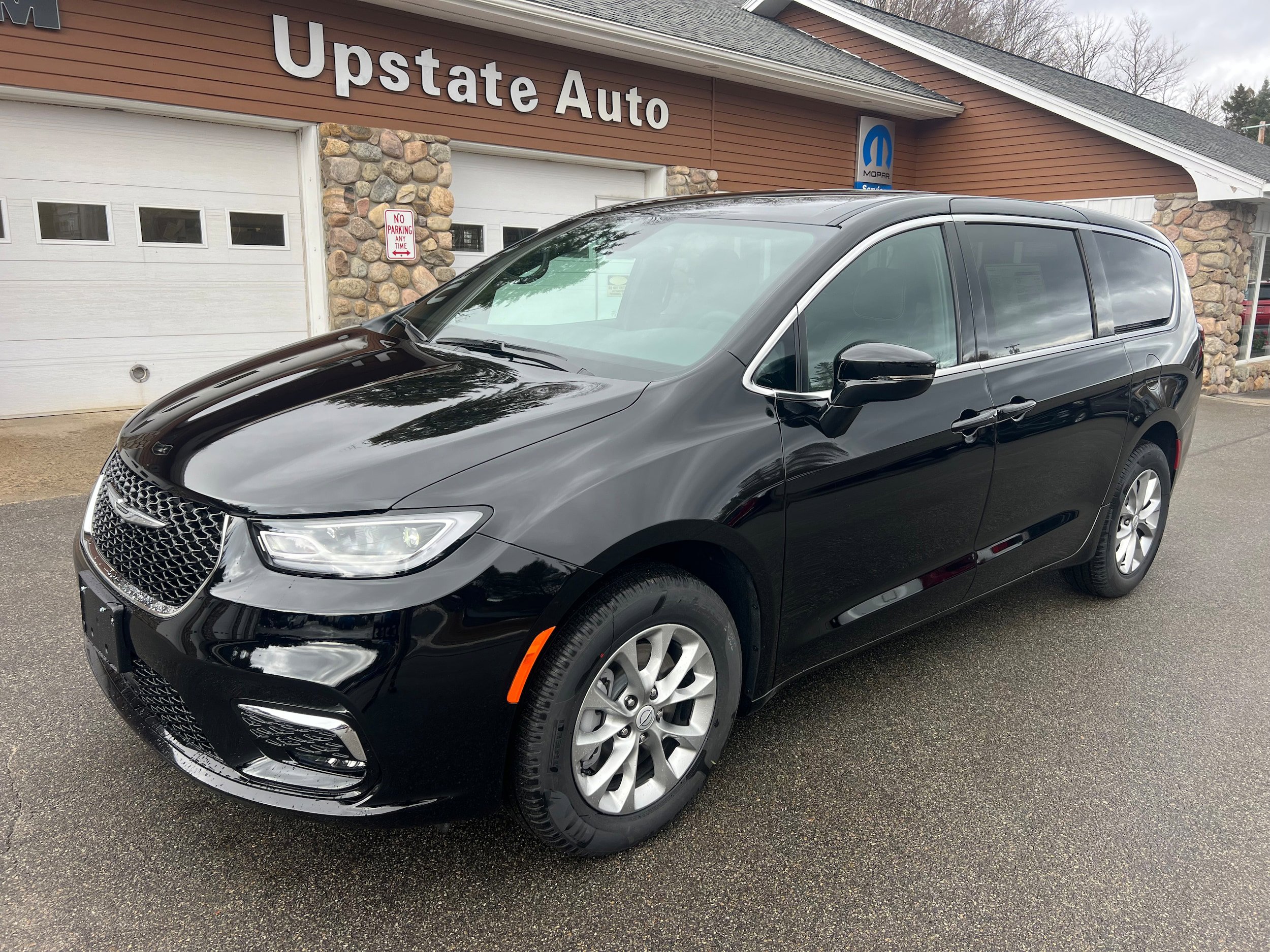 New 2026 Chrysler Pacifica Select
