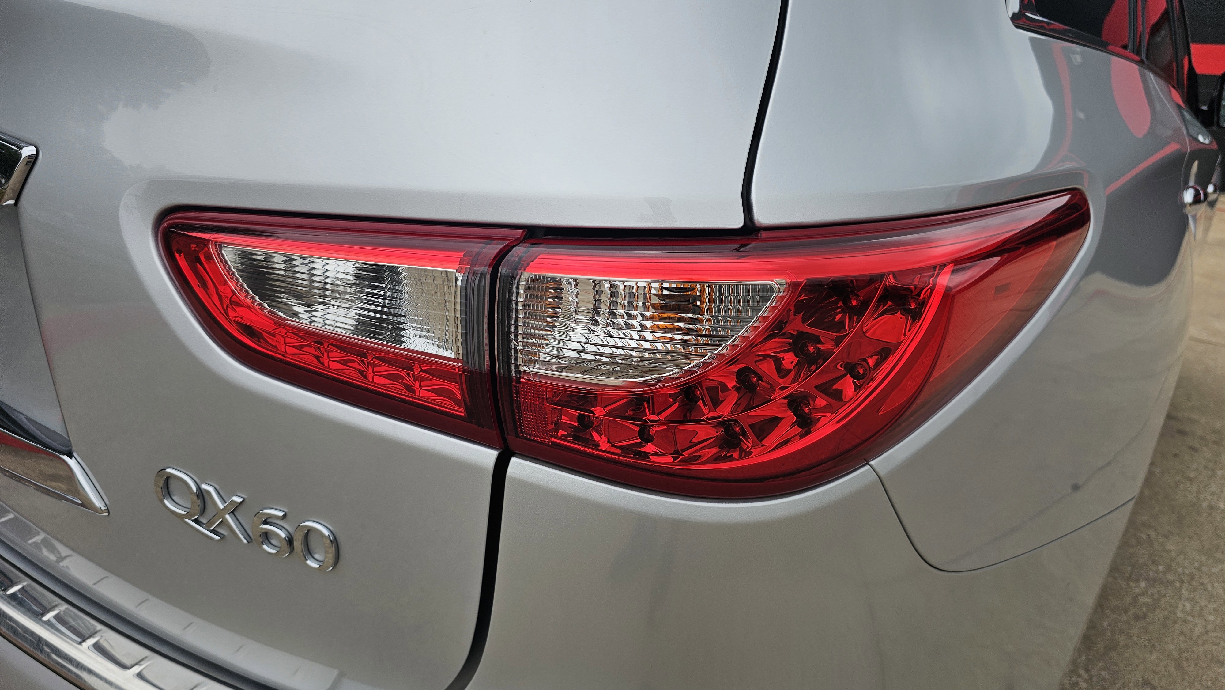 Used 2014 INFINITI QX60 AWD w/ Premium Plus Package image 9