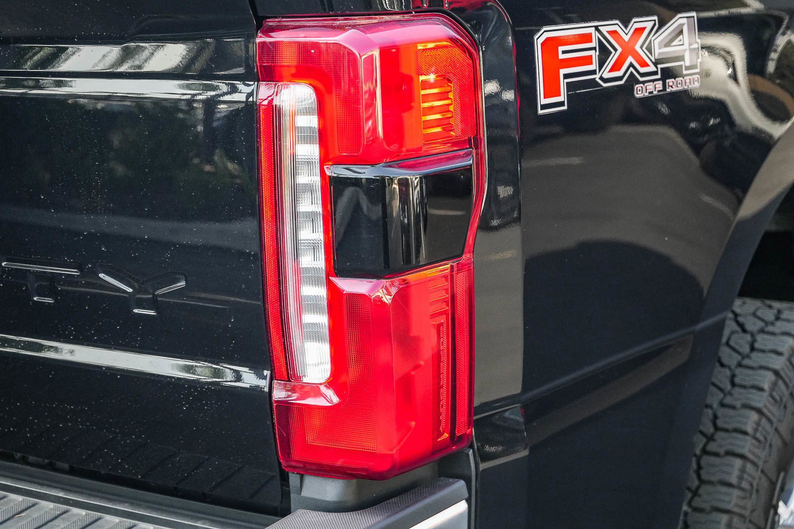 Used 2023 Ford F250 Lariat w/ Lariat Ultimate Package AWD/4WD image 7