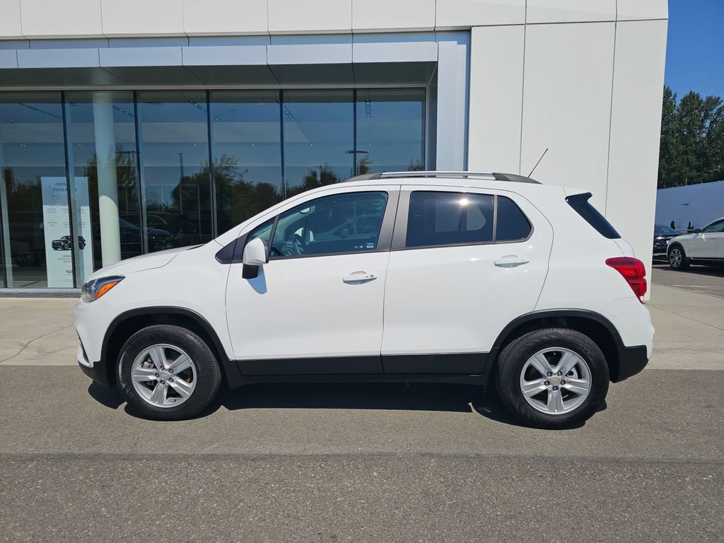 Used 2022 Chevrolet Trax LT w/ LT Convenience Package AWD/4WD image 3