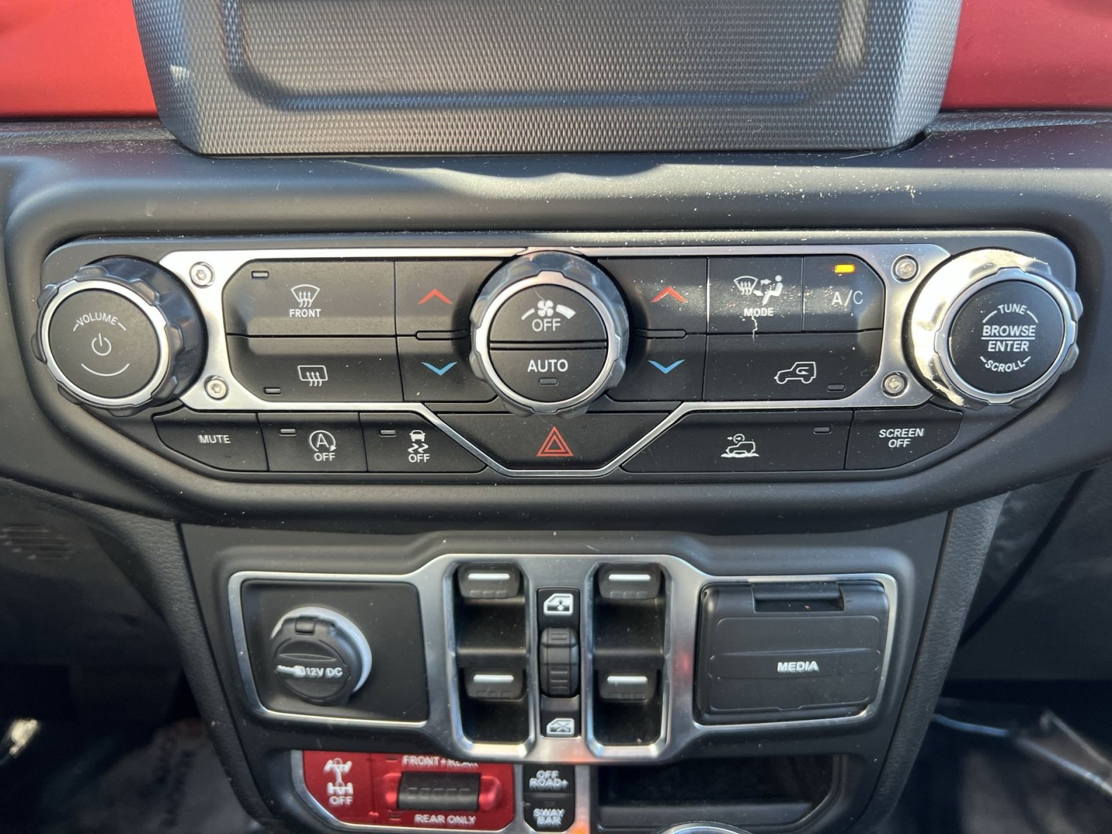 Used 2021 Jeep Wrangler Unlimited Rubicon AWD/4WD image 19