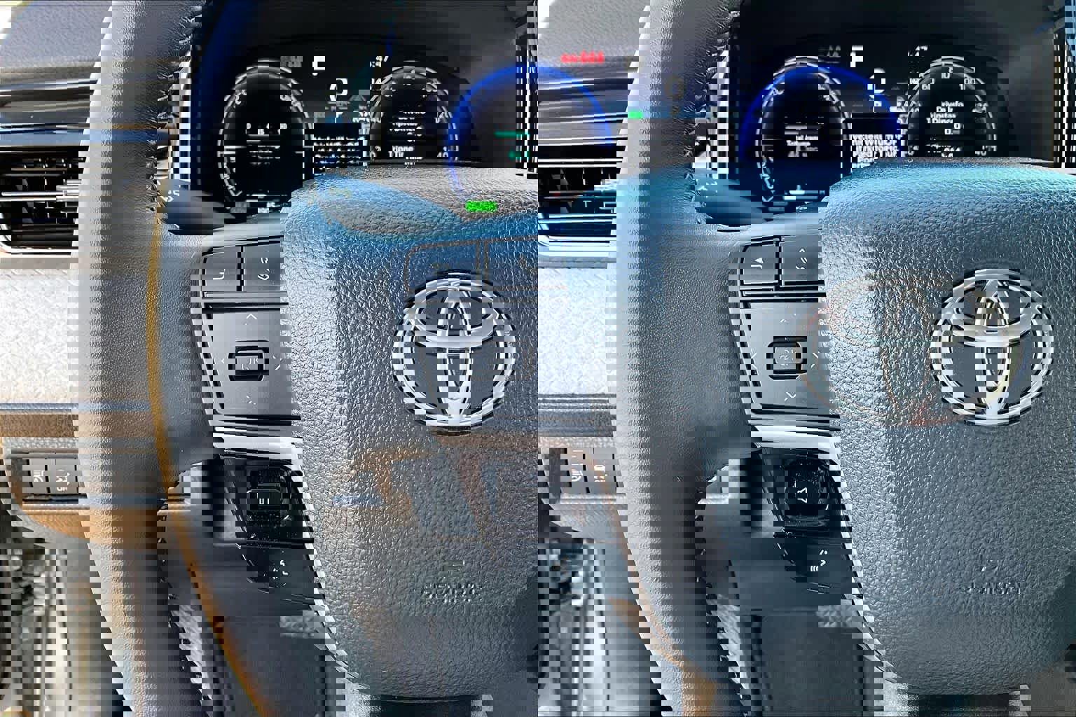 Used 2025 Toyota Camry XLE image 24