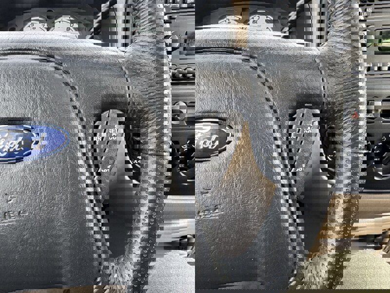 Used 2001 Ford Escape XLT image 10