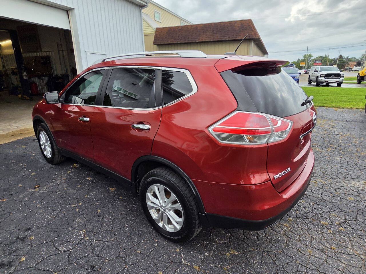 Used 2016 Nissan Rogue SV w/ SV Premium Package AWD/4WD image 4