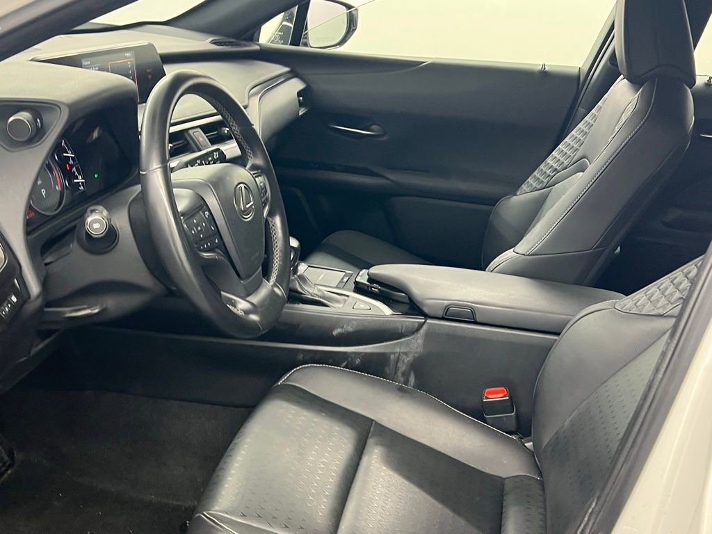 Used 2022 Lexus UX 200 w/ Accessory Package (Z1) FWD image 8
