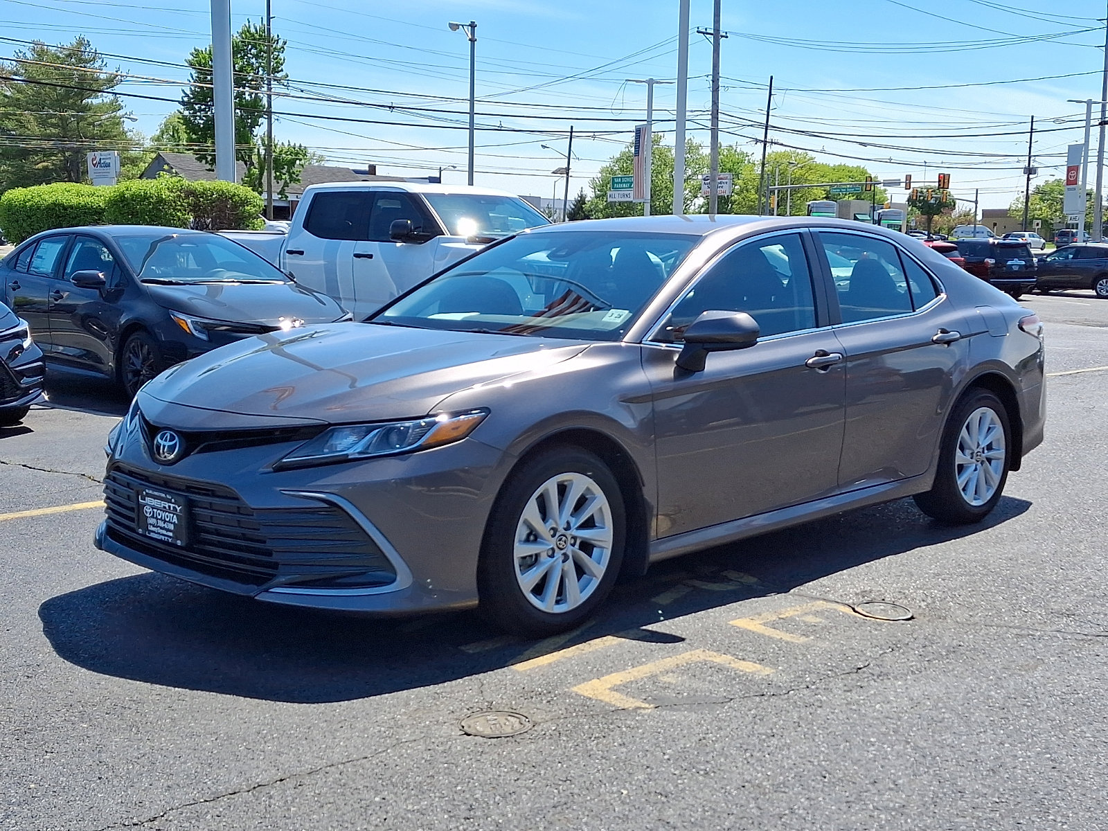 Used 2023 Toyota Camry LE AWD/4WD image 3
