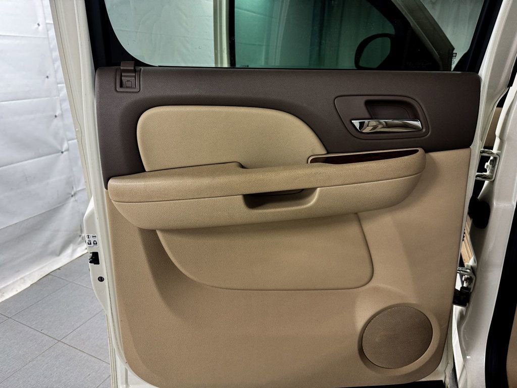 Used 2013 Chevrolet Silverado 1500 LTZ w/ LTZ White Diamond Edition image 13