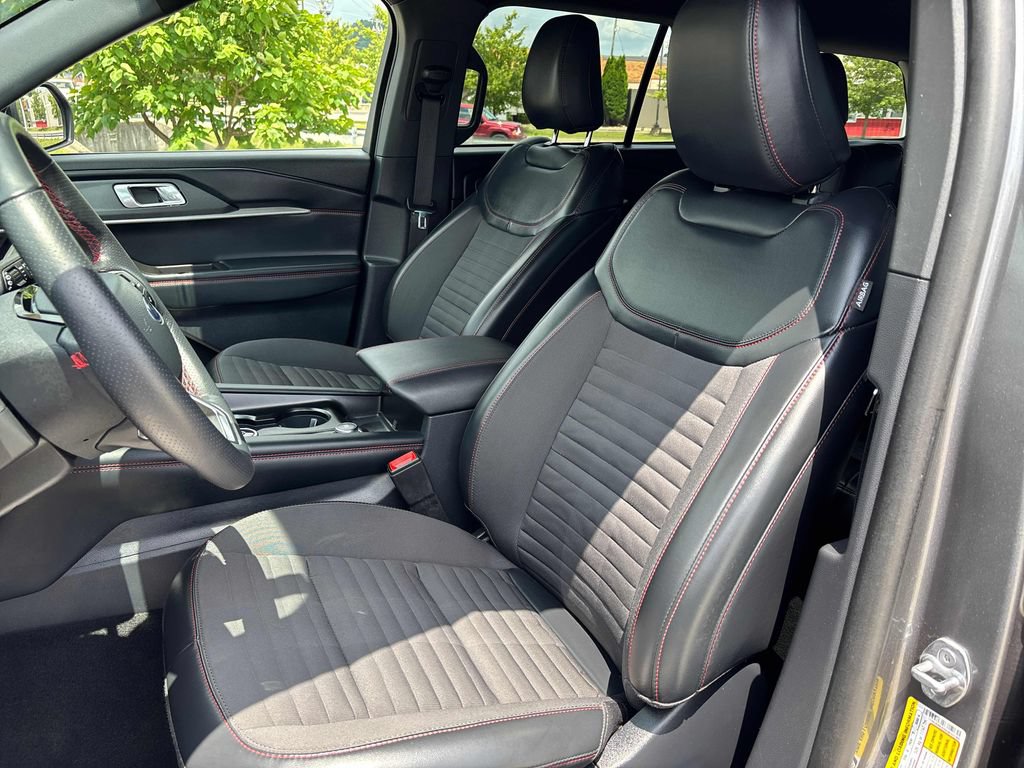 Used 2025 Ford Explorer ST-Line AWD/4WD image 12