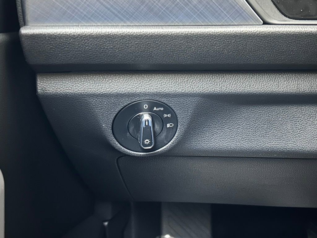 Used 2022 Volkswagen Jetta SE FWD image 19