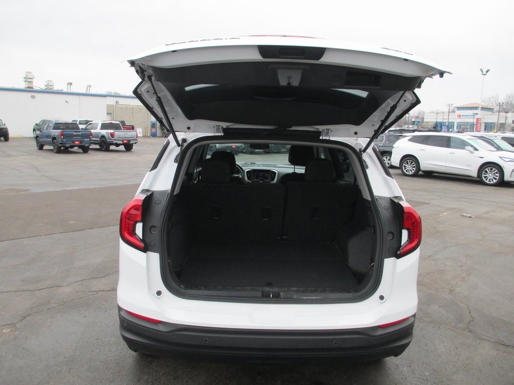Used 2023 GMC Terrain SLE image 7