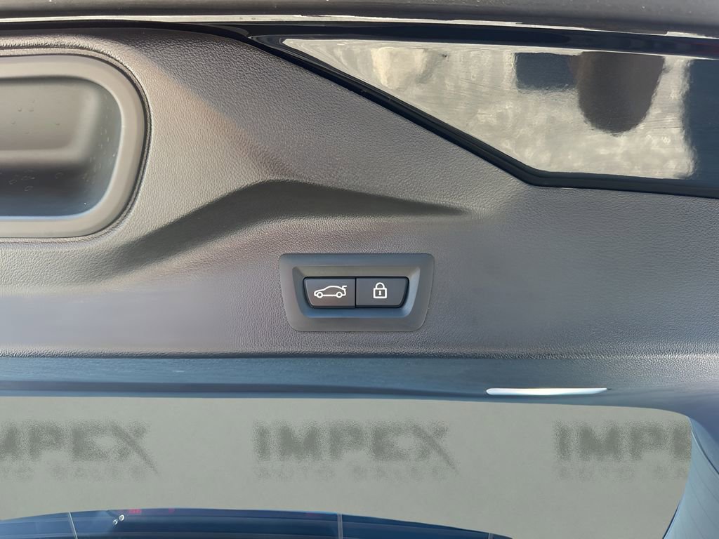 Used 2023 BMW X5 xDrive40i w/ M Sport Package image 32