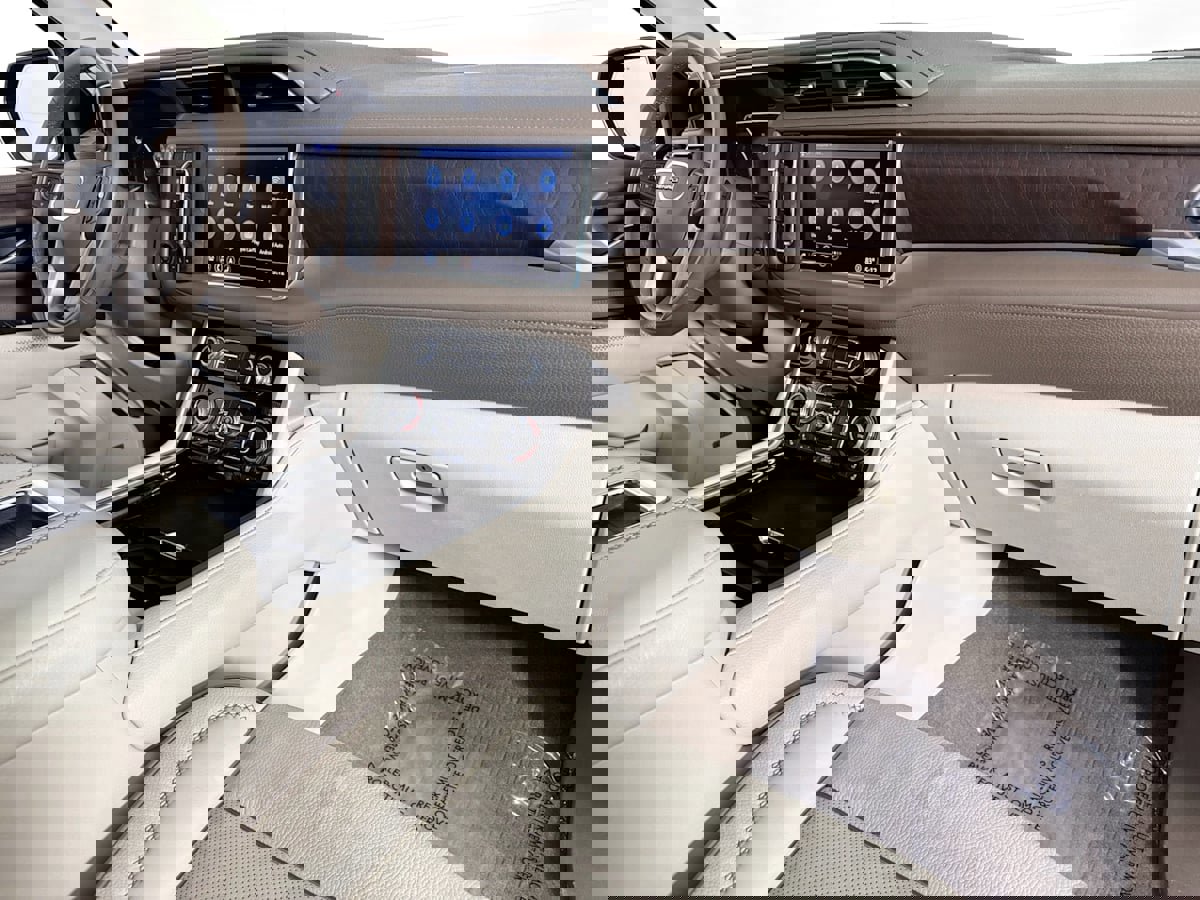 Used 2021 GMC Yukon Denali w/ Denali Premium Package image 39