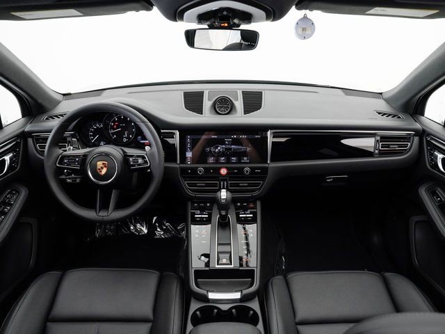 Certified 2025 Porsche Macan image 22