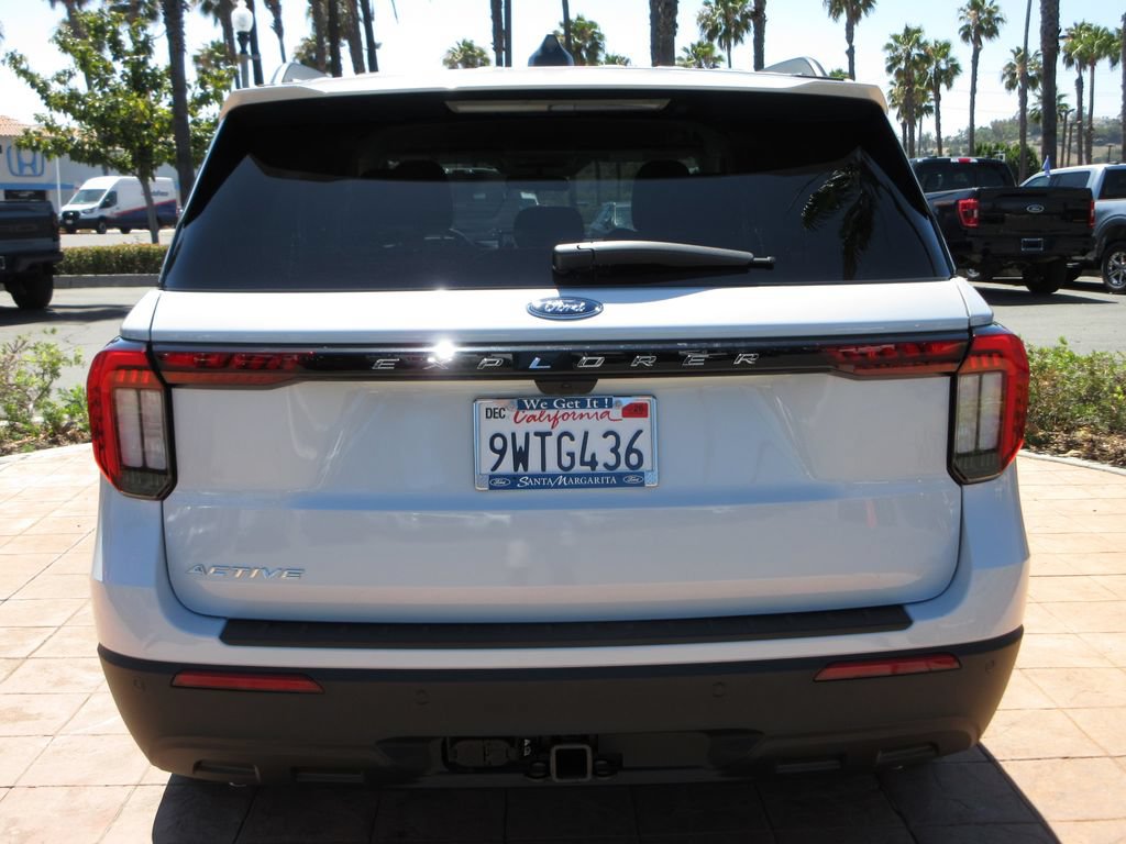 Certified 2026 Ford Explorer Active RWD image 3